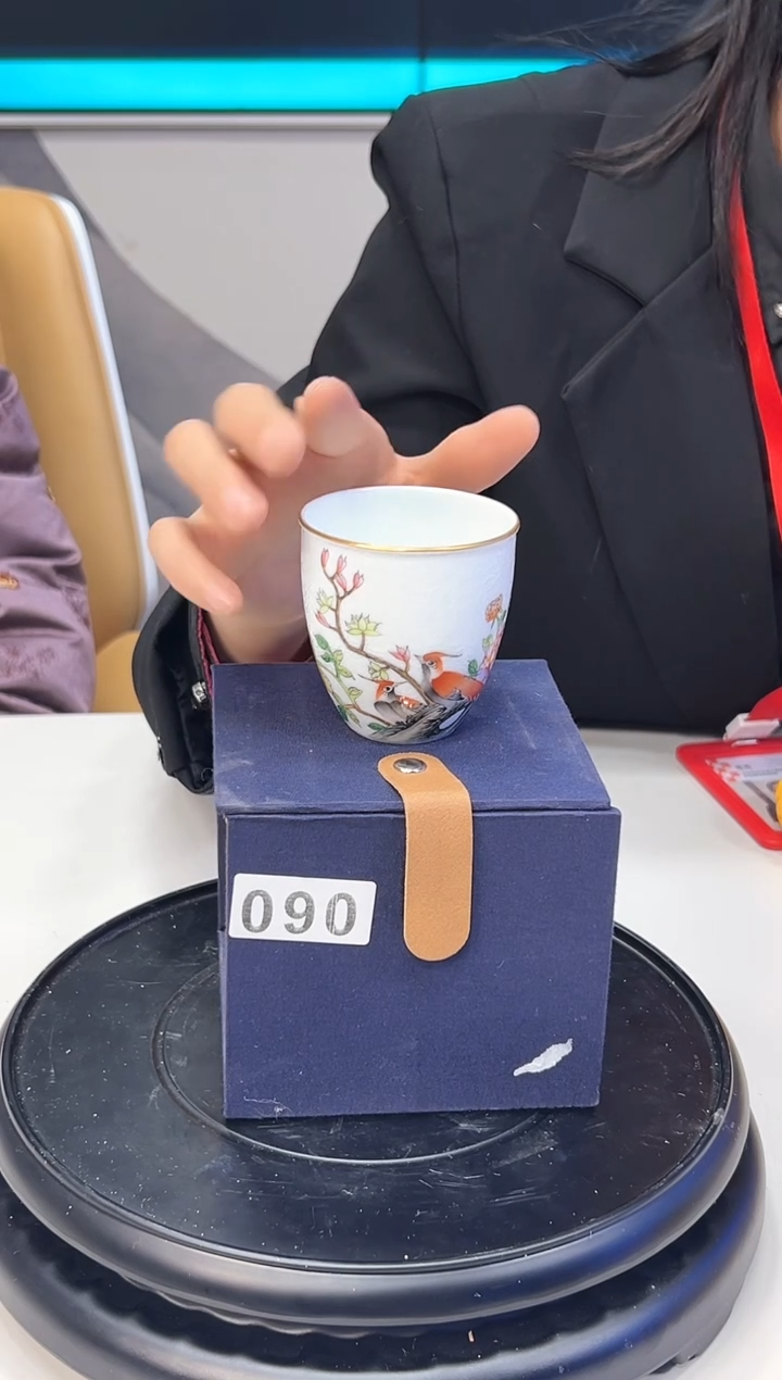 【闪购商品】杯子白底扒花花鸟主人杯090