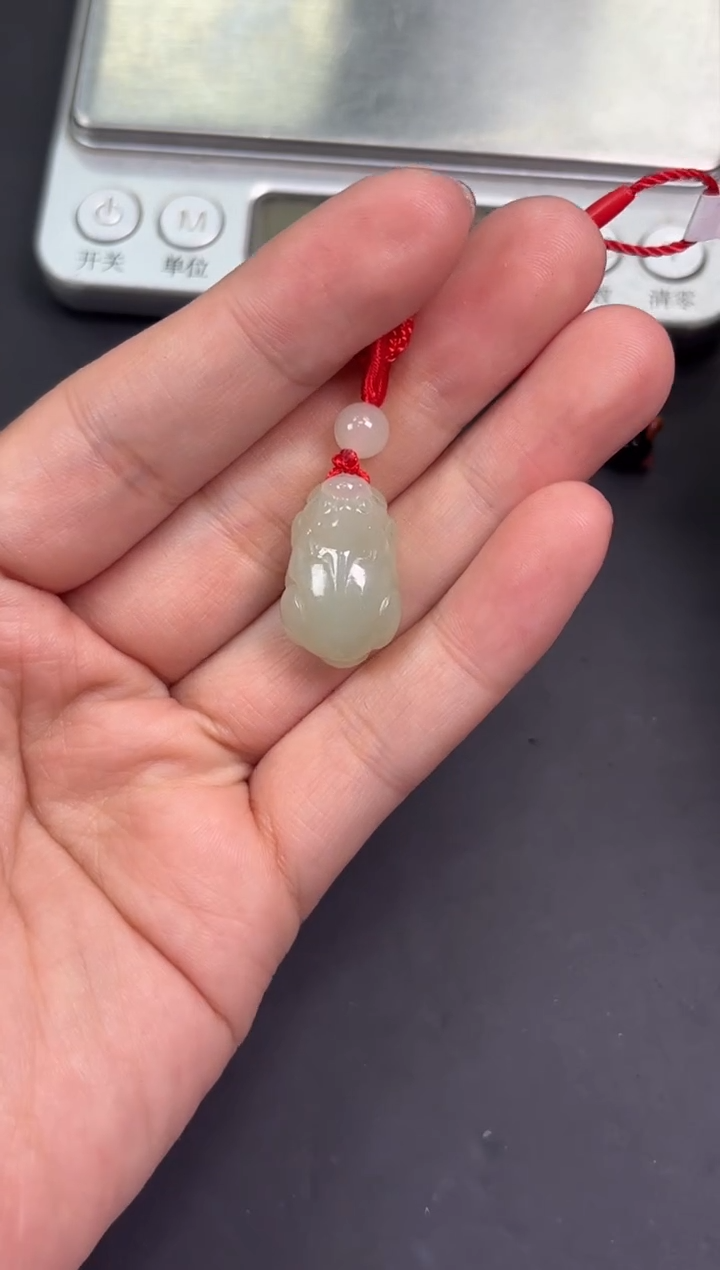 【闪购商品】和田玉吊坠(赠链)未镶嵌且末微色差近矿吊坠