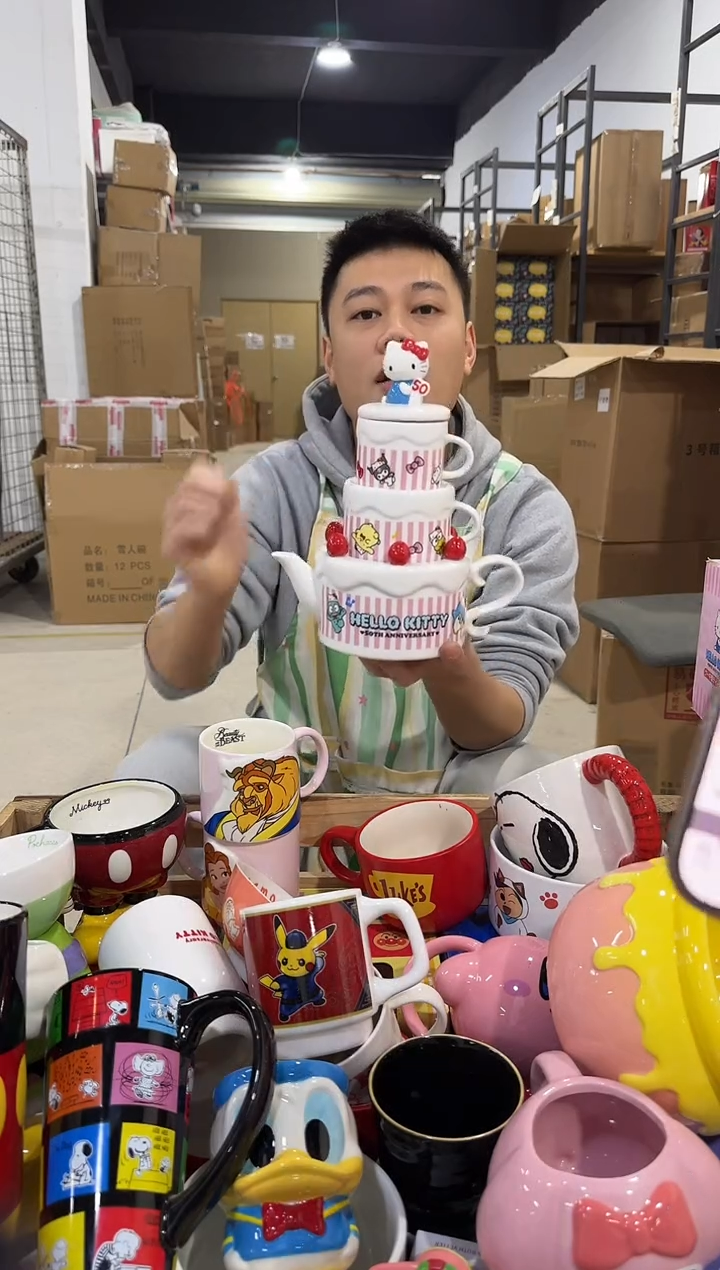 瓷片原盒kt猫50周年茶壶套组