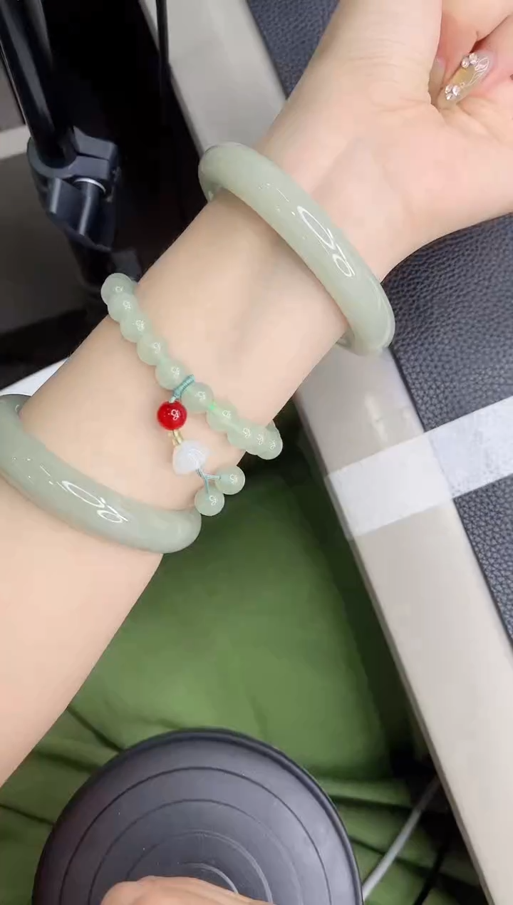 石英质玉手镯未镶嵌67-58.4