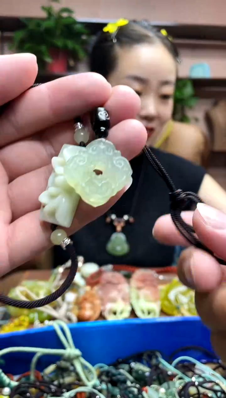 未镶嵌岫玉吊坠·