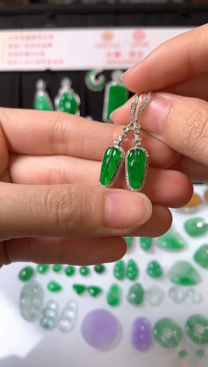 18K金镶嵌翡翠耳饰耳环