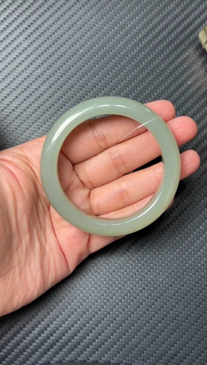 未镶嵌手镯和田玉且末近矿微色差54k