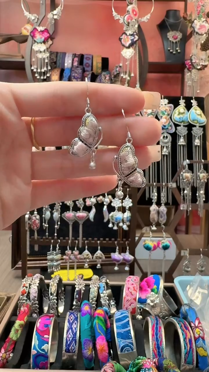 织绣 云织谣民族风精美饰品   10