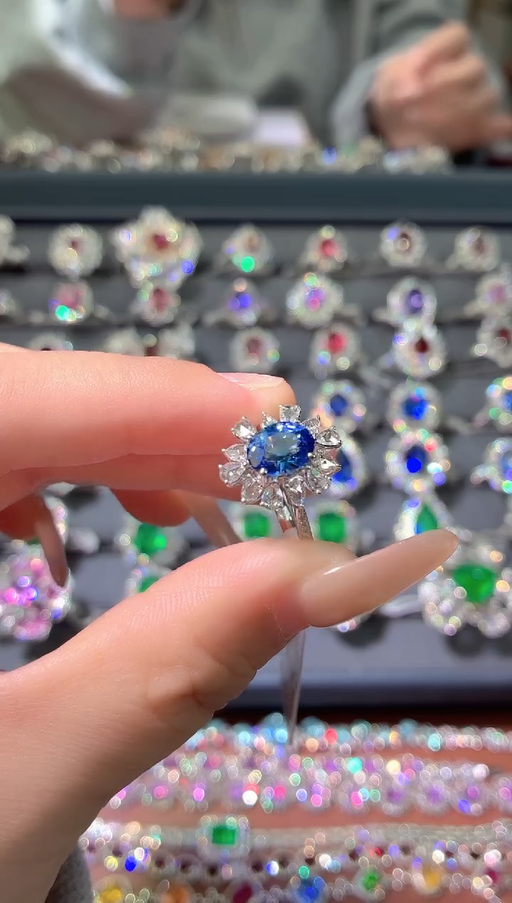 戒指蓝宝石18K金镶嵌-