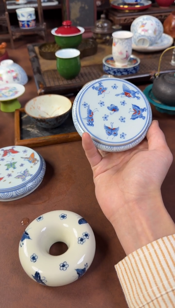 景德镇手绘蓝蝶盖置