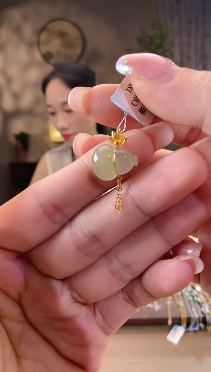 翡翠18K金镶嵌吊坠(不含链)葫芦