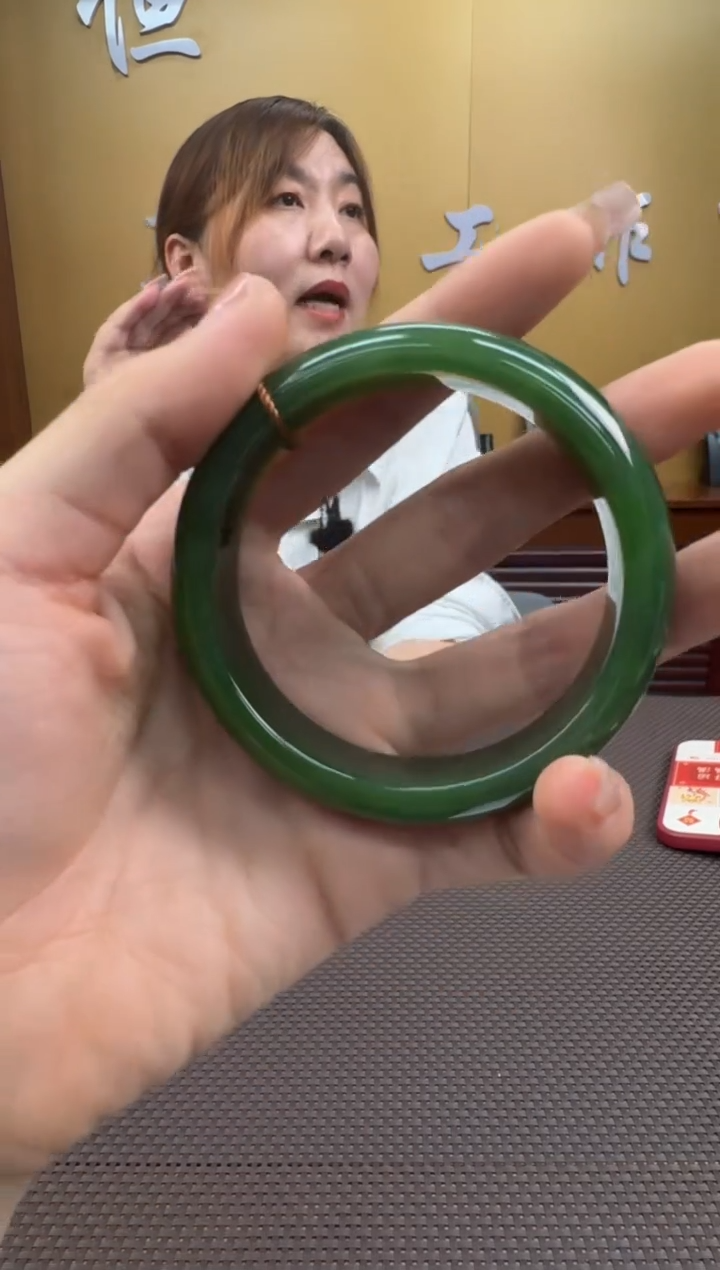 【闪购商品】和田玉手镯未镶嵌57