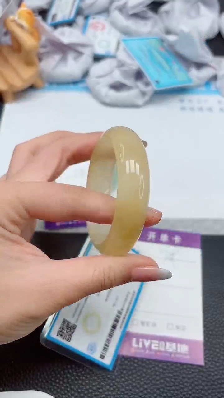 【闪购商品】石英质玉手镯未镶嵌739---54