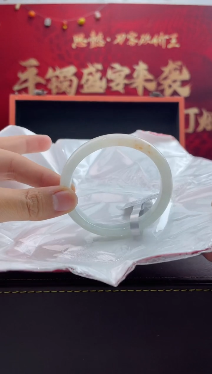 【闪购商品】翡翠手镯未镶嵌13翡翠手镯（微瑕）