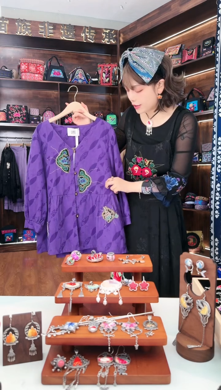 【闪购商品】织绣L4蚩梦苗族古绣