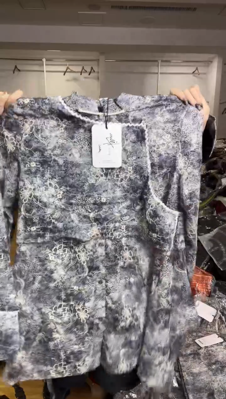 衬衣       S码         105斤   