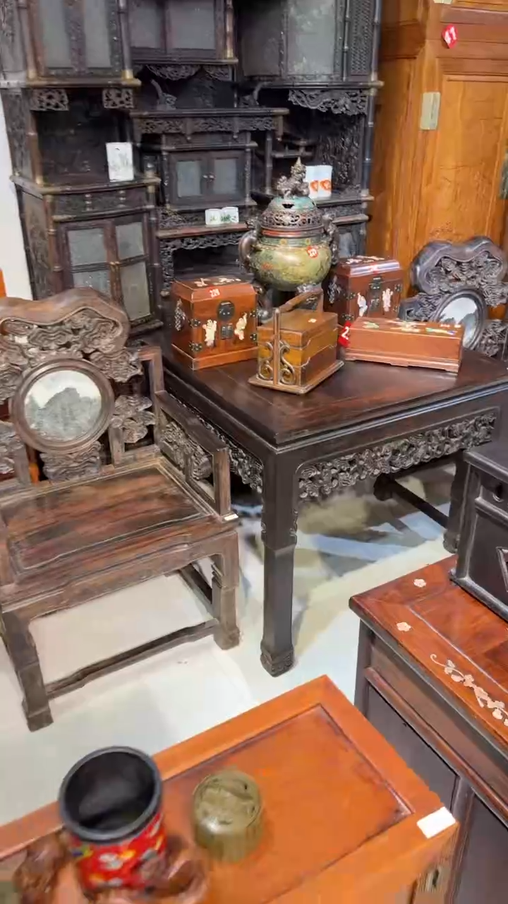 木辽****司小叶紫檀八仙桌太师椅一套103000