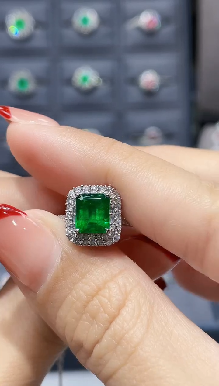 【闪购商品】祖母绿戒指18K金镶嵌1.33克拉/沃顿/两用