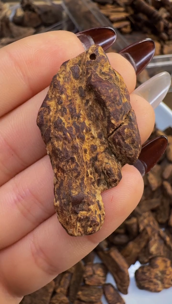 【闪购商品】沉香吊坠海南高山包头