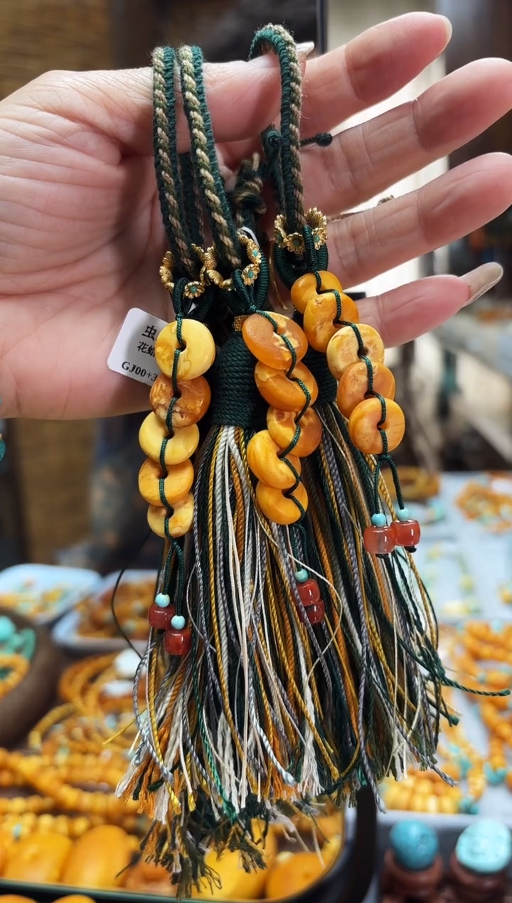 【闪购商品】琥珀裸石未镶嵌花蜡五福流苏绿色多样性发其中一件
