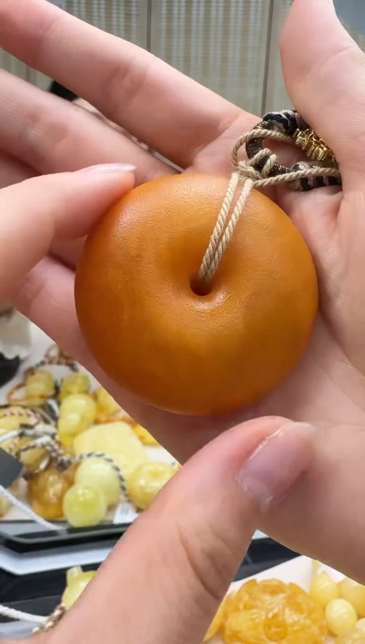 未镶嵌颈饰琥珀吊坠