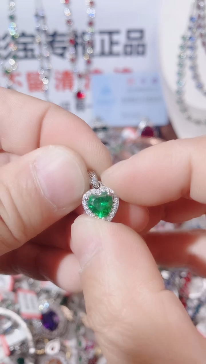 颈饰未镶嵌祖母绿  