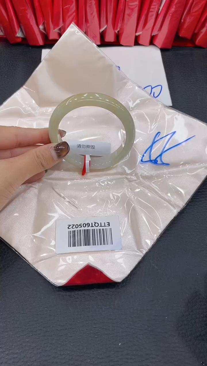 【闪购商品】翡翠手镯未镶嵌手镯