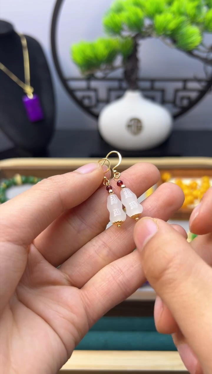 【闪购商品】和田玉耳饰14K金镶嵌E131         