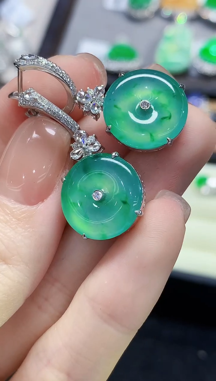 18K金镶嵌翡翠耳饰1