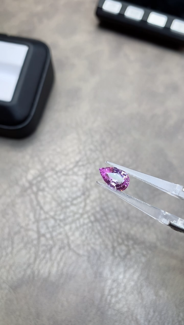 【闪购商品】彩色蓝宝石裸石未镶嵌2.25ct 老烧 水滴 紫蓝宝 EX