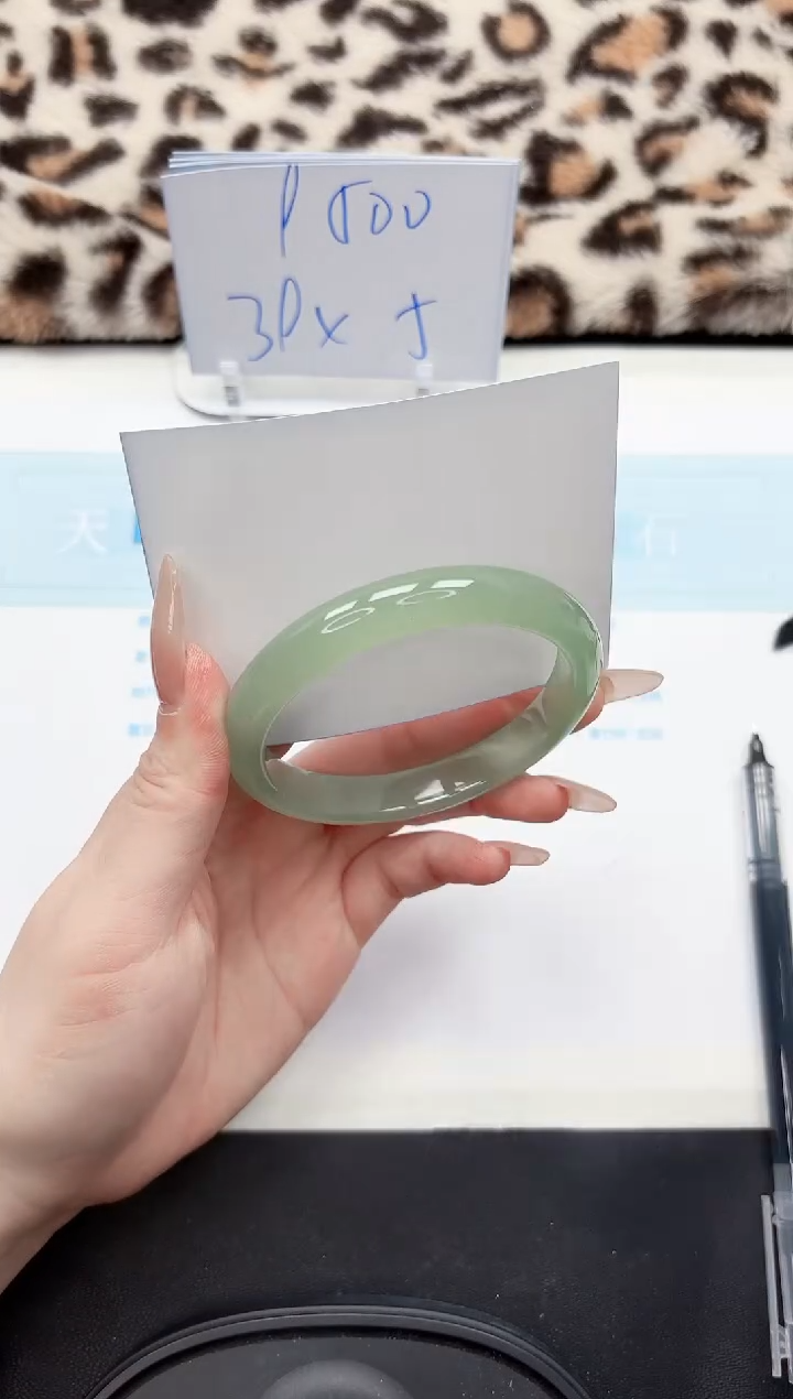 【闪购商品】石英质玉手镯未镶嵌129-58