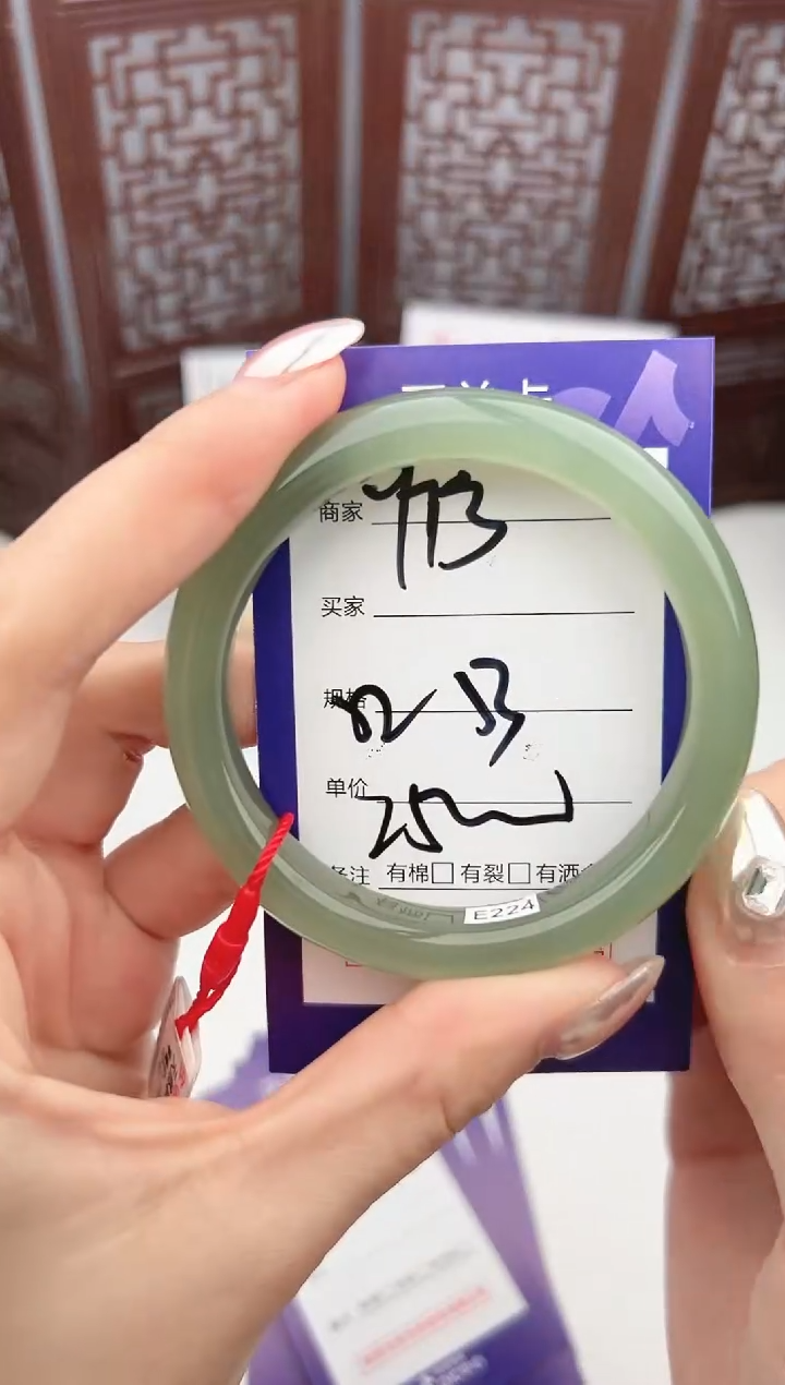 【闪购商品】和田玉手镯未镶嵌微色差Y73