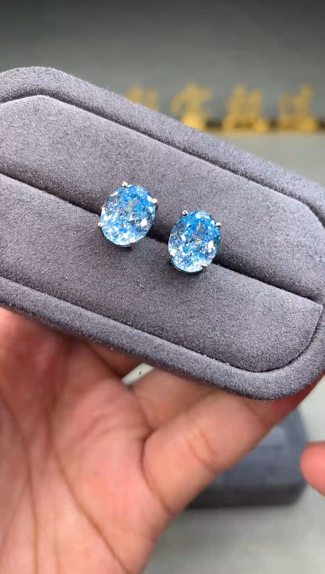 银S925镶嵌耳钉海蓝宝石2222