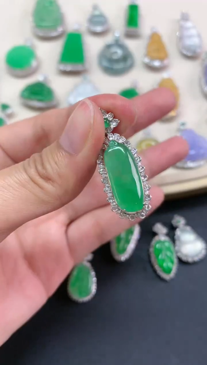 【闪购商品】翡翠吊坠(不含链)18K金镶嵌D55|13800