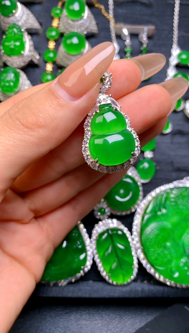 【闪购商品】翡翠吊坠(赠链)银S925镶嵌葫芦吊坠