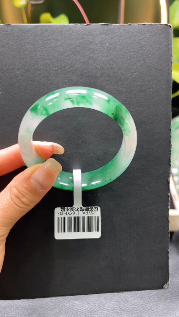 【闪购商品】石英质玉手镯未镶嵌+艳艳55