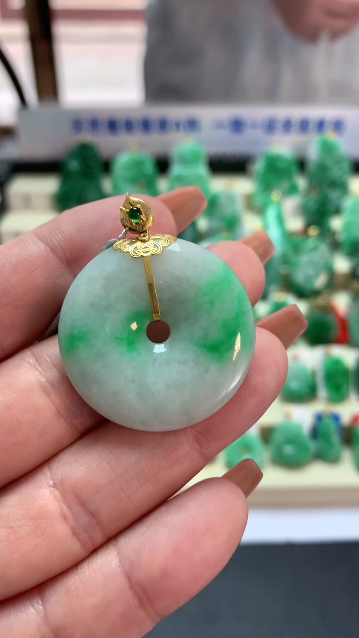 【闪购商品】翡翠吊坠(不含链)18K金镶嵌挂件