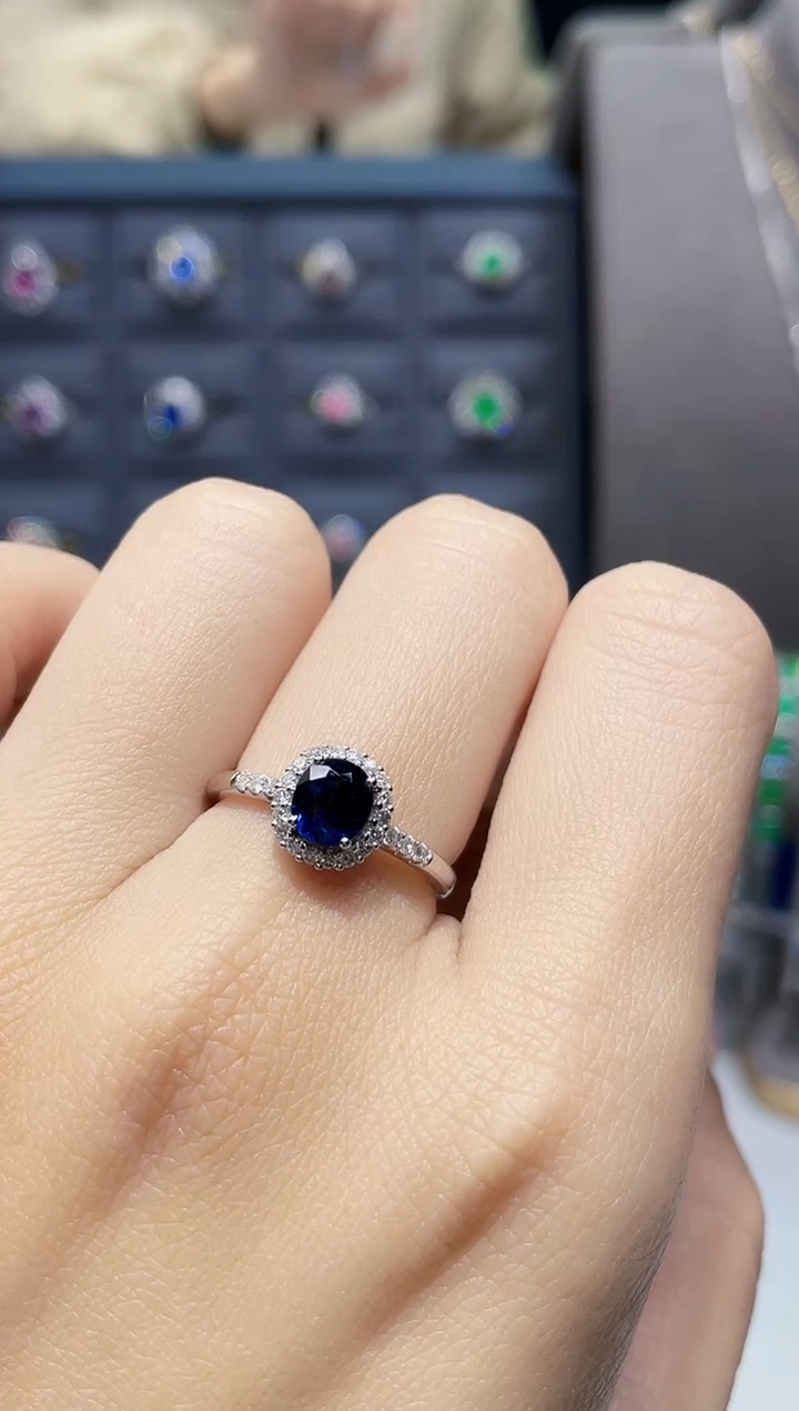 【闪购商品】蓝宝石戒指18K金镶嵌1.35克拉/皇家蓝