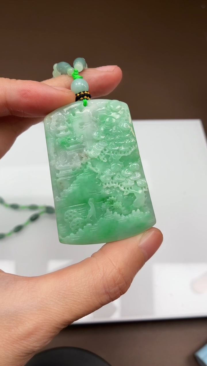 颈饰未镶嵌翡翠牌子