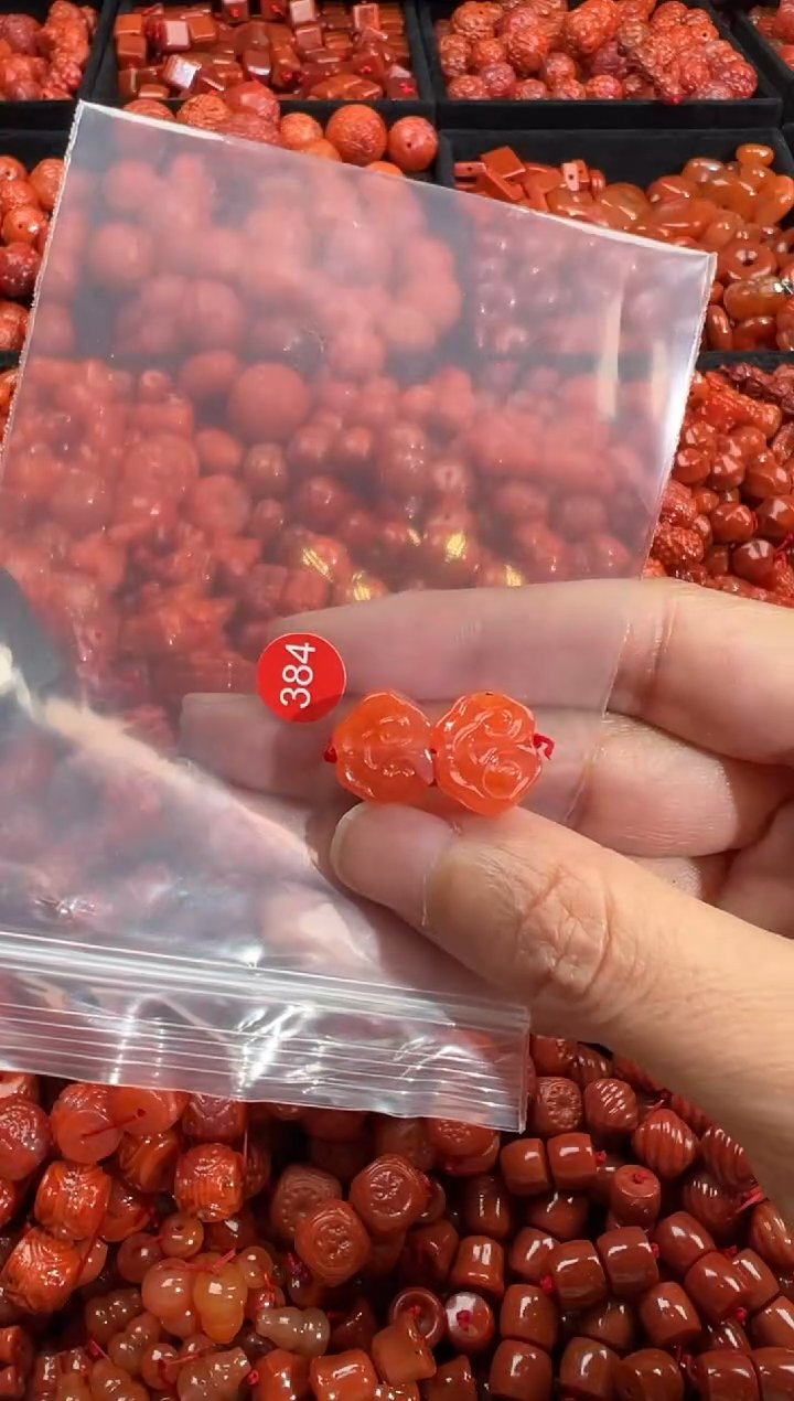 南红玛瑙未镶嵌颈饰1