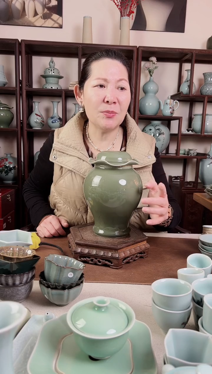 【闪购商品】杯纯手工 豆青釉 荷叶盖罐B