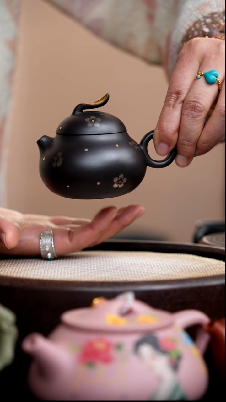 茶壶紫砂一****糕云雾天青兔子壶描银 