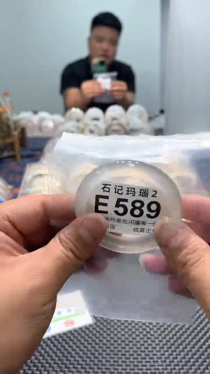 玛瑙/玉髓手镯未镶嵌E589