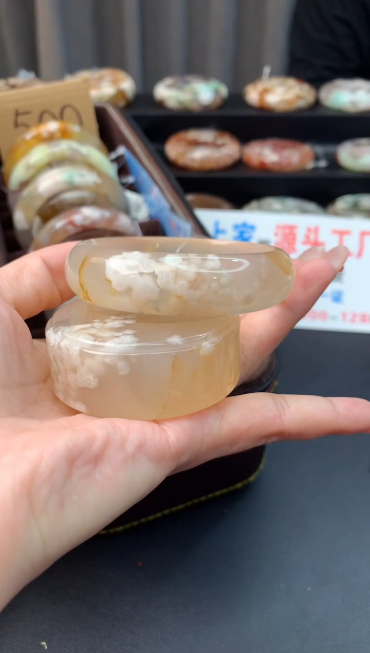 石英质玉手镯未镶嵌赠送镯心（56圈口