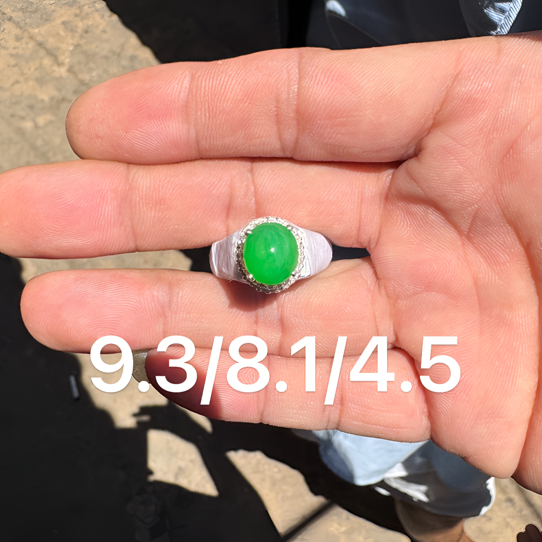 1130(小哪吒在源头)冰种翡翠木那阳绿戒面干净肉细饱满荧光足M120