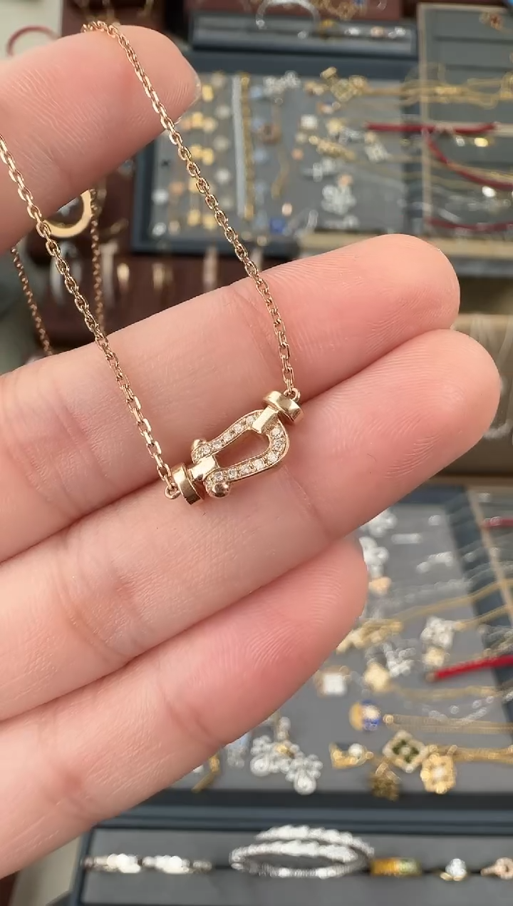 【闪购商品】钻石项链18K金镶嵌小马蹄半钻项链