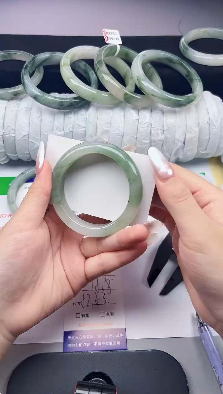 石英质玉手镯未镶嵌129-52/53