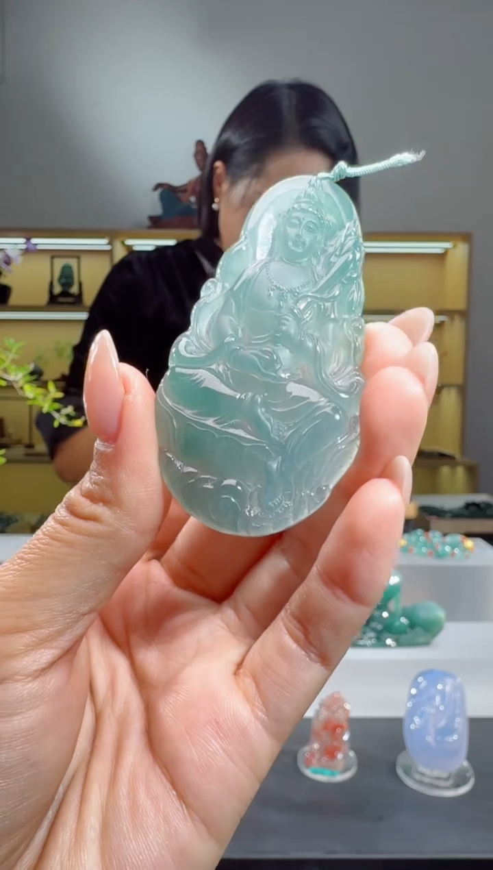 吊坠(赠链)未镶嵌翡翠观音