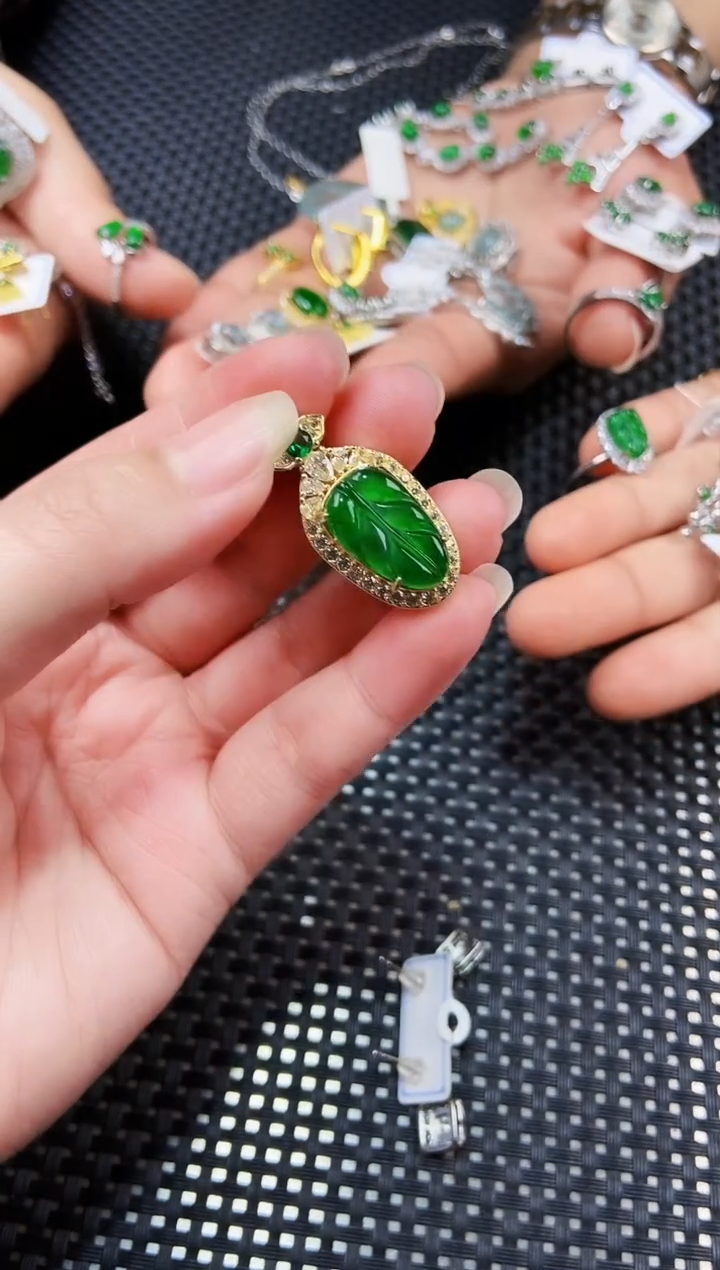 【闪购商品】翡翠吊坠(不含链)未镶嵌111111111