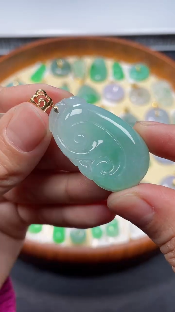 【闪购商品】翡翠吊坠(不含链)18K金镶嵌如意