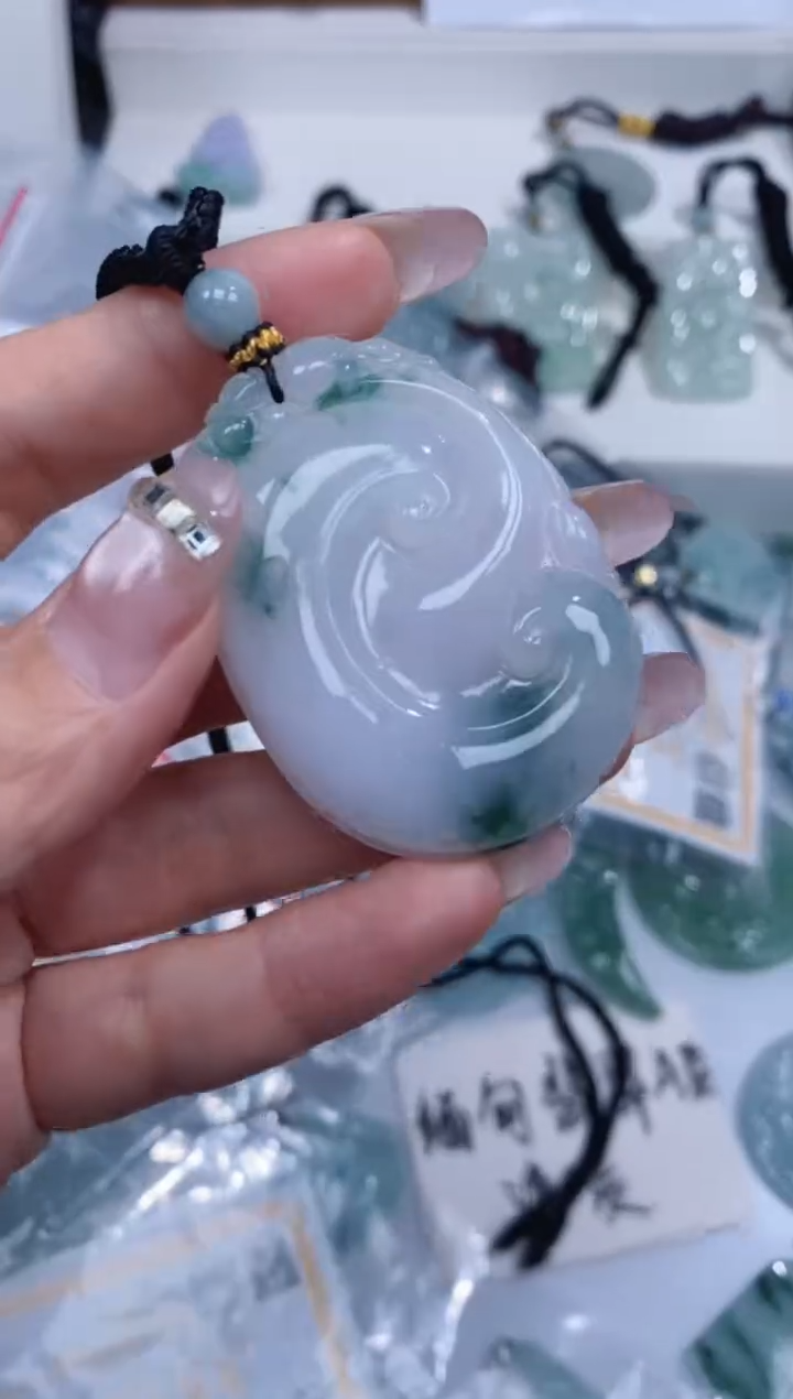 颈饰未镶嵌翡翠吊坠