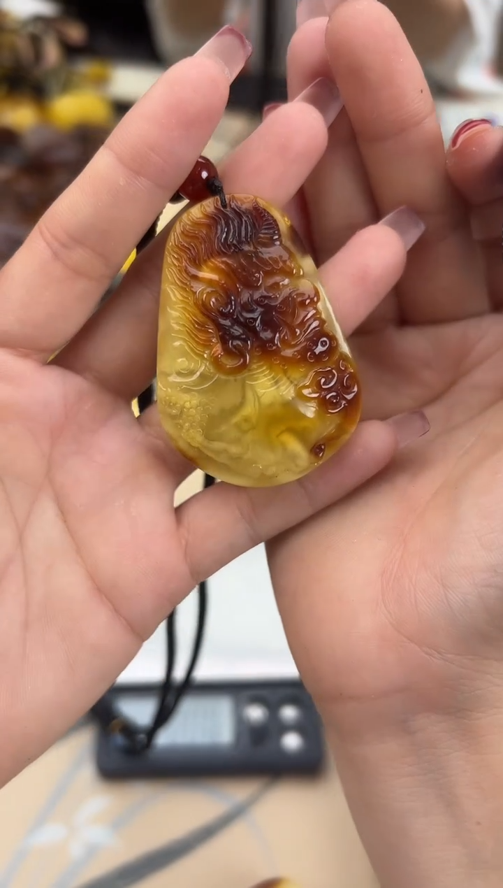 【闪购商品】琥珀裸石未镶嵌蜜蜡吊坠