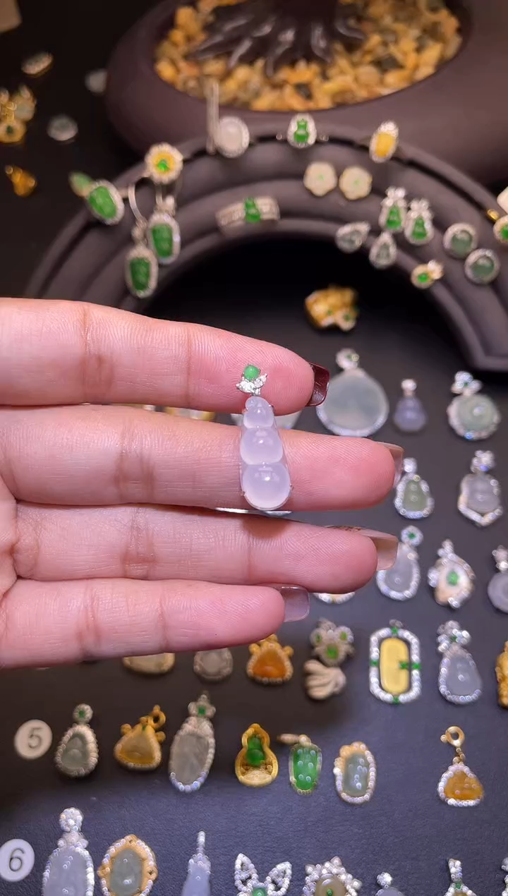 吊坠(不含链)18K金镶嵌翡翠1