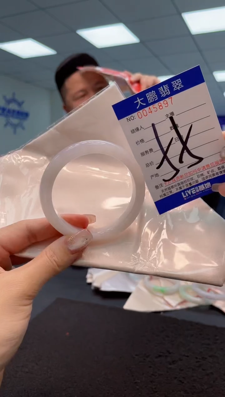 【闪购商品】翡翠手镯未镶嵌AAAAAAAAAA